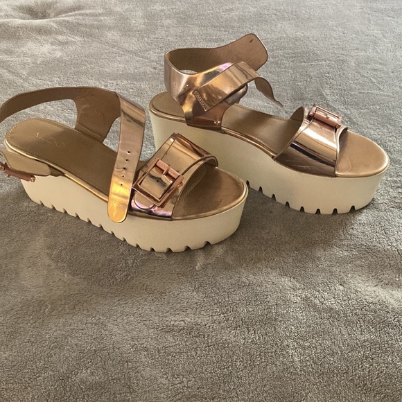 Aldo platforms - Picture 2 of 5
